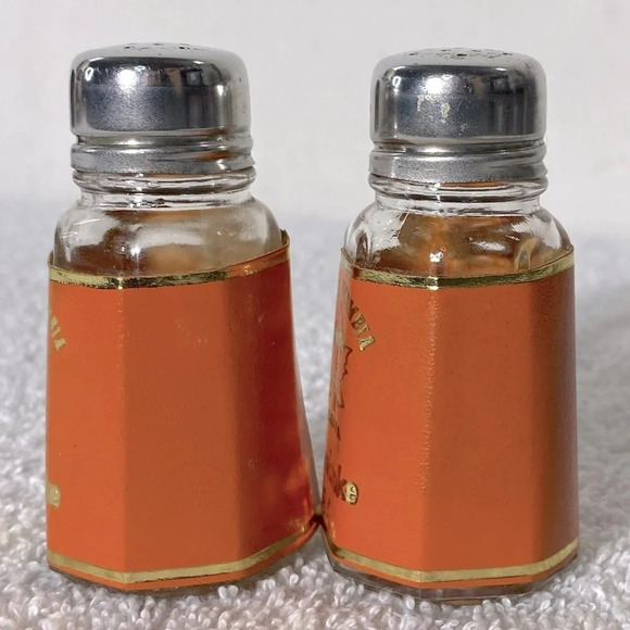 Vintage Revelatoke British Columbia Glass Salt & Pepper Shakers - Picture 2 of 9